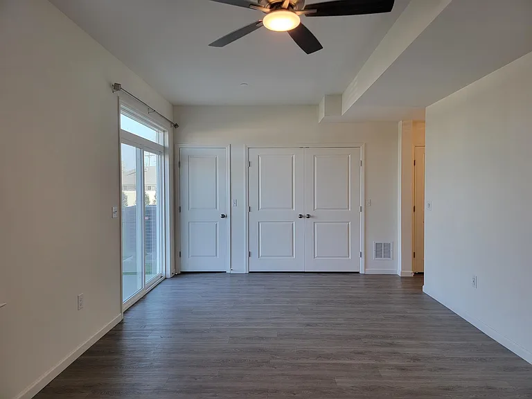 4616 Commerce St — Photo 3