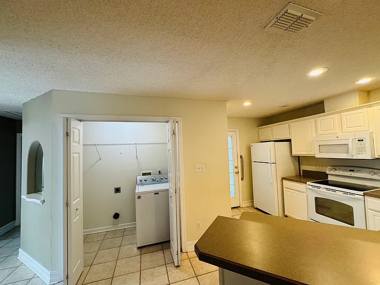 7361 Hollis St — Photo 33