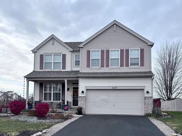 1227 Wabena Ave, Minooka, IL 60447
