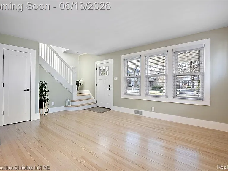 487 Smith Ave — Photo 3