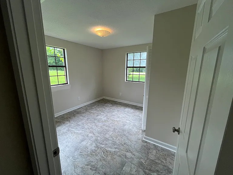 1004 Hazel Dr — Photo 9