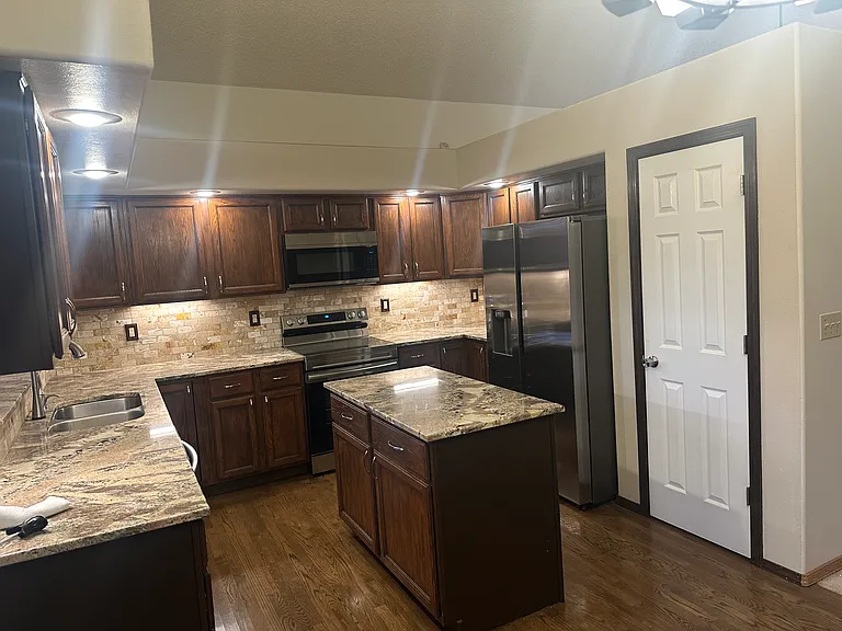 7955 Manston Dr — Photo 31