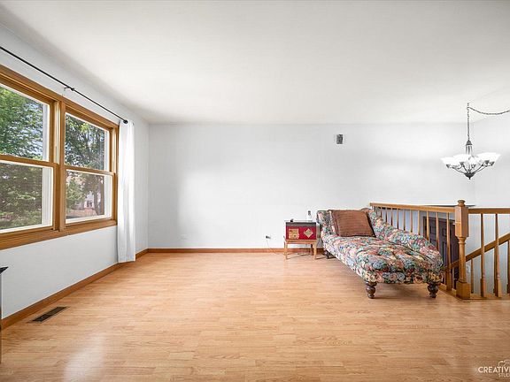 3rd image of 368 Hancock Ave
