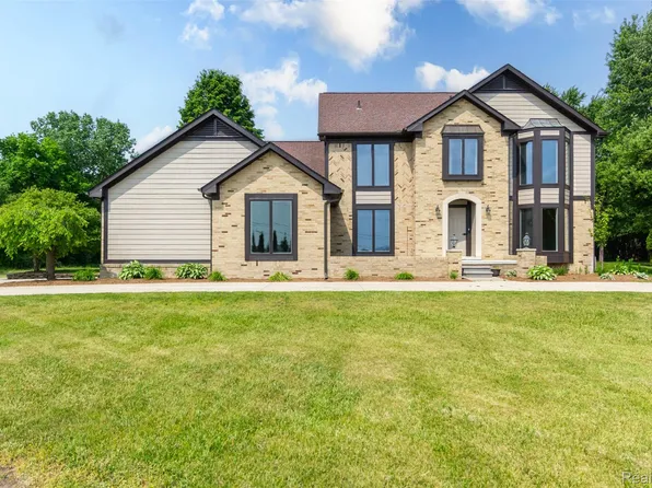 56259 Schoenherr Rd, Shelby Township, MI 48315