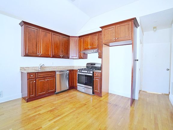 5th image of 15 Mosel Ave #3B