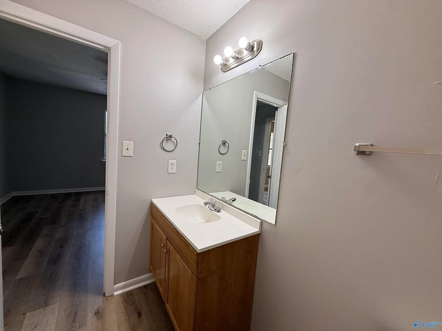 2 bed, 1.0 bath, 775 sqft, $900 — Photo 4