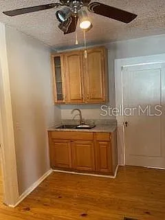 912 E Saint Clair St — Photo 3