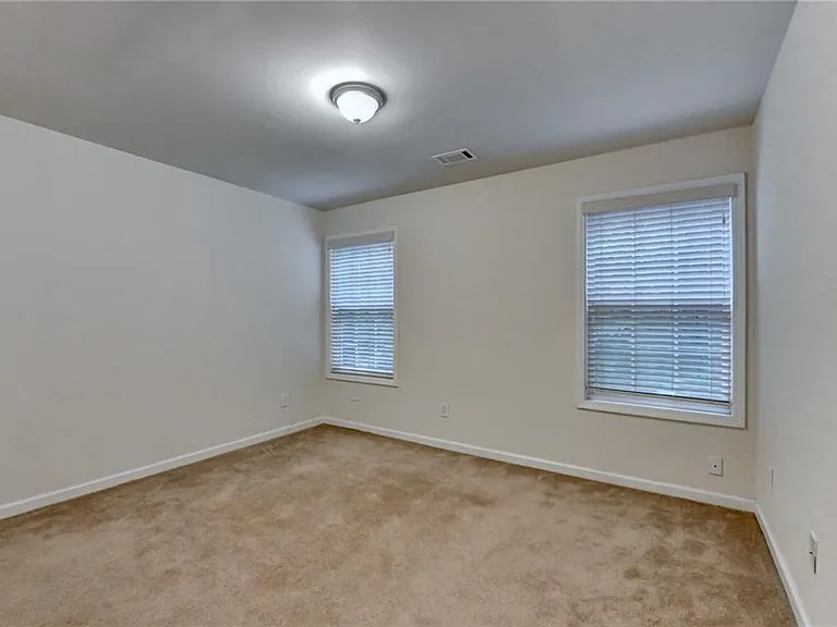 1641 Tailmore Ln — Photo 35