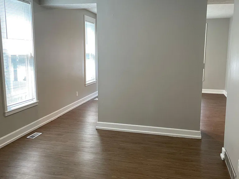 715 N East St — Photo 7