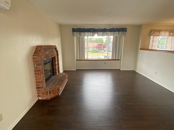 4th image of 9947 Beth Ct SE