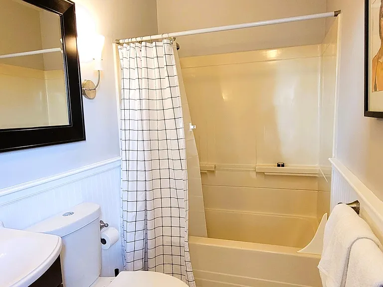 Full Bath with Tub