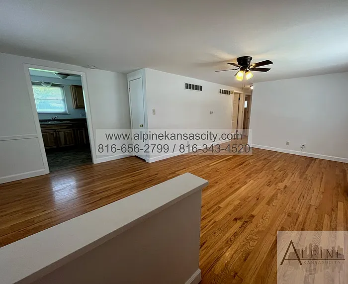 4413 N Walrond Ave — Photo 4
