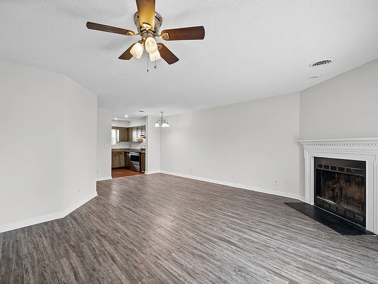 105 Greenland Ct — Photo 6