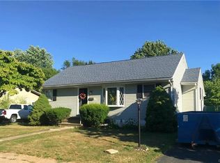 1525 Crestwood Rd, Bethlehem, PA 18018