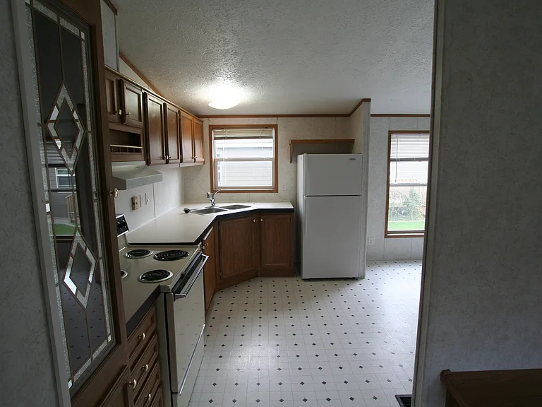 2709 Crab Tree St — Photo 5