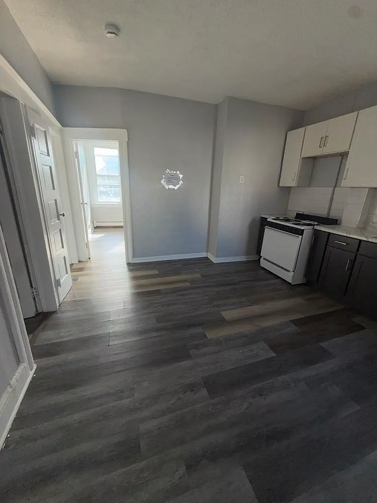 3 bed, $1,850 — Photo 1