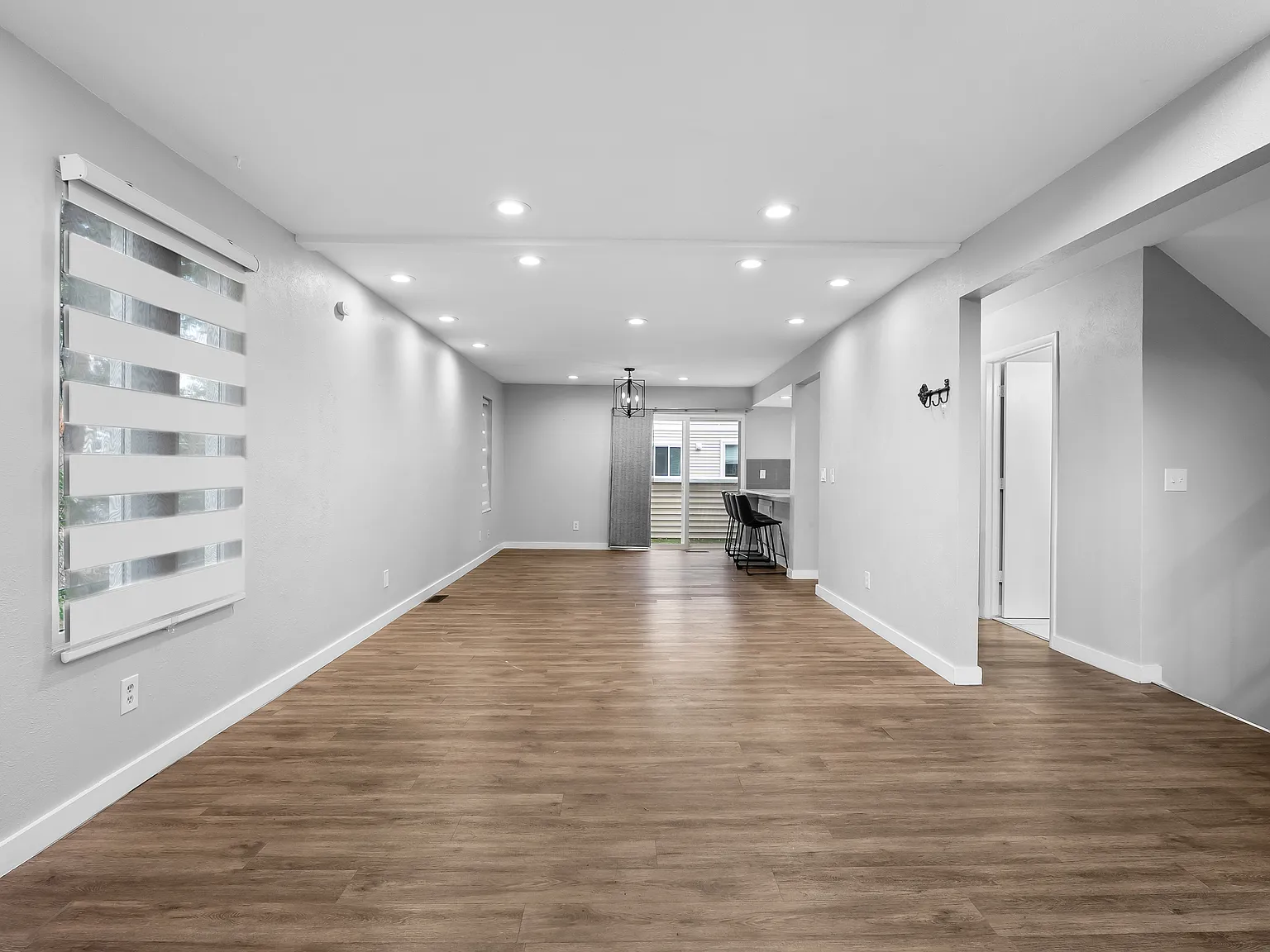 3 bed, 2066 sqft, $2,990 — Photo 3