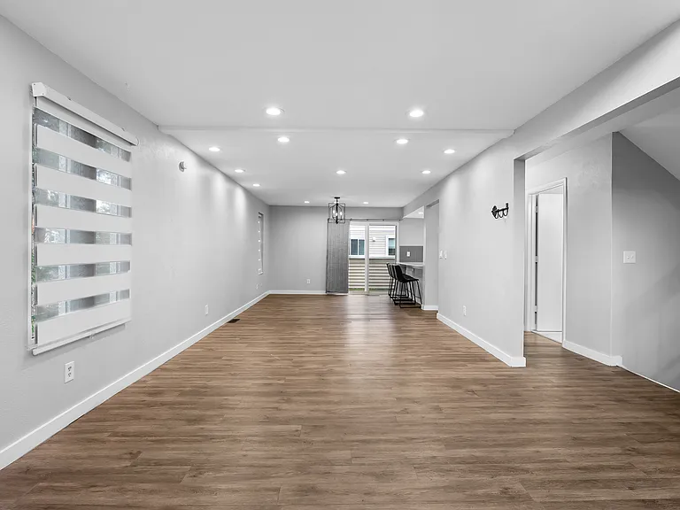 1050 S Monaco Pkwy #145 — Photo 3
