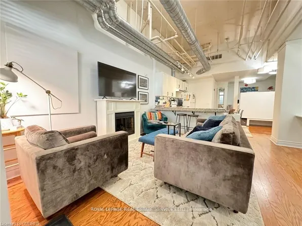 78 Saint Patrick St #152, Toronto, ON M5T 3K8