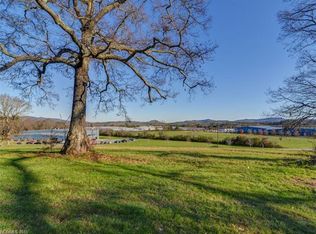 342 Banner Farm Rd, Mills River, NC 28759