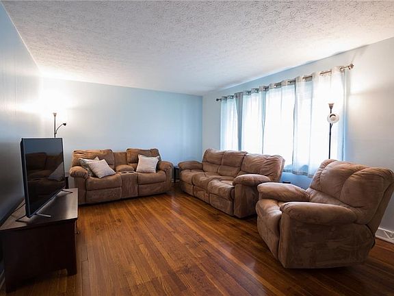 3rd image of 4526 Irelan St