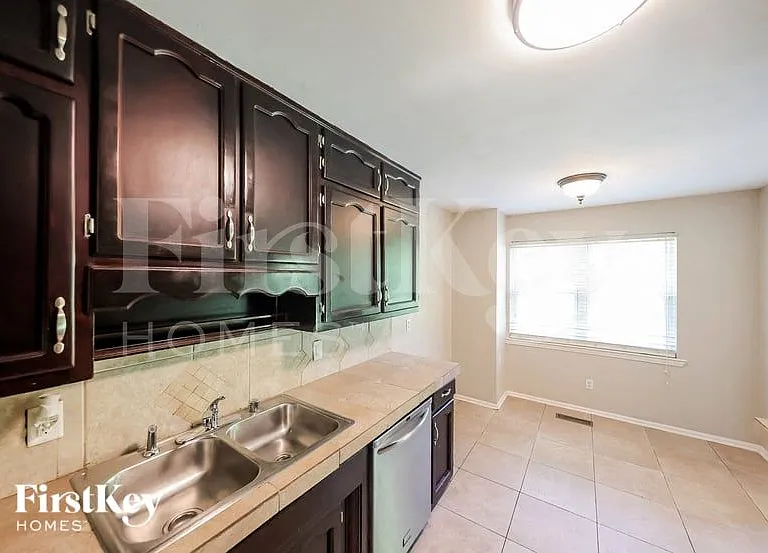 1521 Cedargate Cir — Photo 6