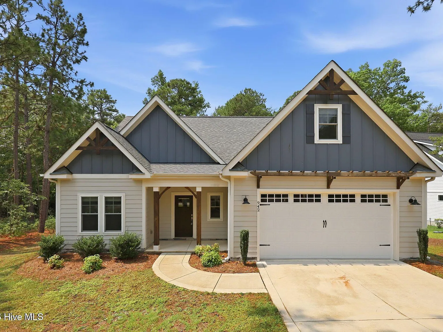 4 bed, 3.0 bath, 2644 sqft, $3,100 — Photo 1