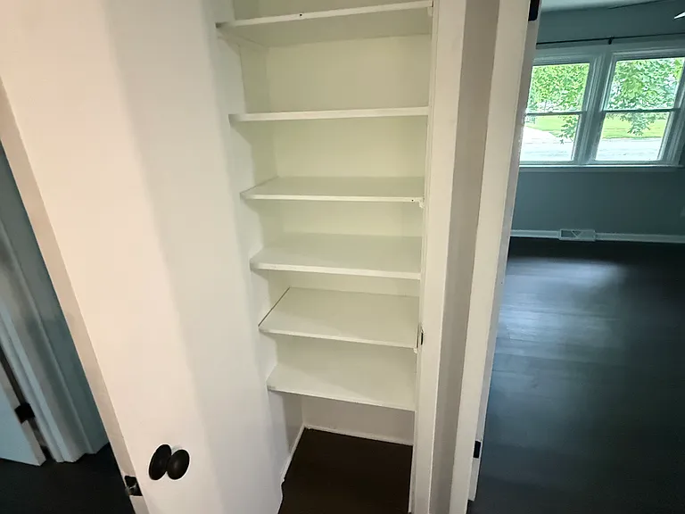 220 E North St — Photo 8