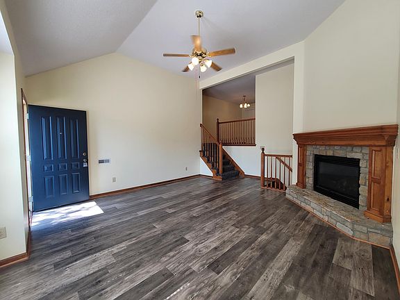 3rd image of 935 Fontana Ave