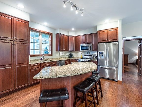 3rd image of 2580 Sussex Pl