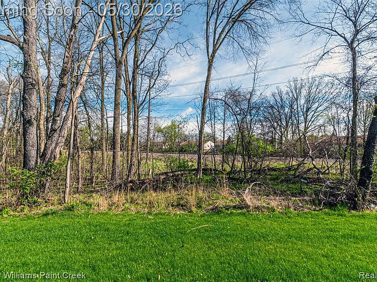 375 Amelia Cir — Photo 7
