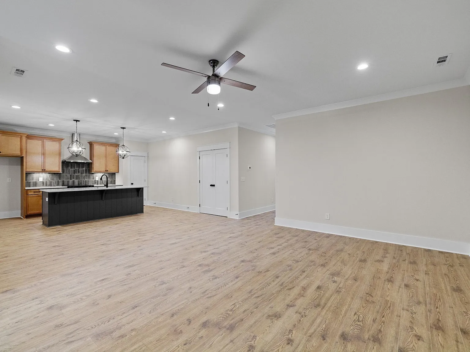 3 bed, 1781 sqft, $2,550 — Photo 4