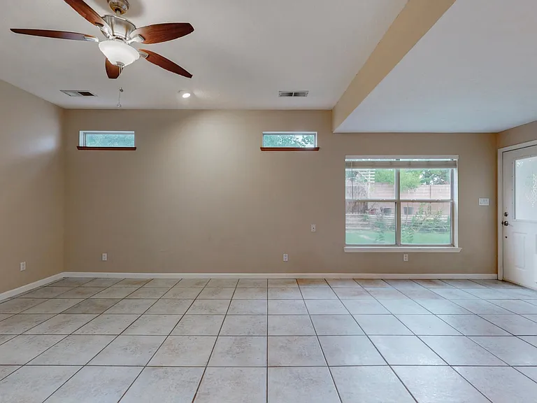 8405 Fairmont Dr NW — Photo 15