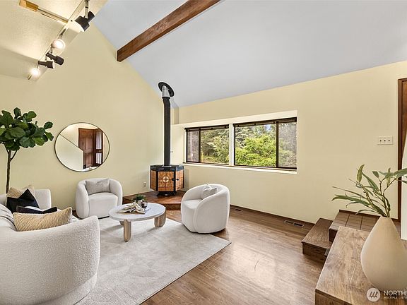 4th image of 2315 26th Avenue E