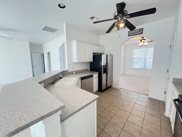 351 Vermillion Dr — Photo 8