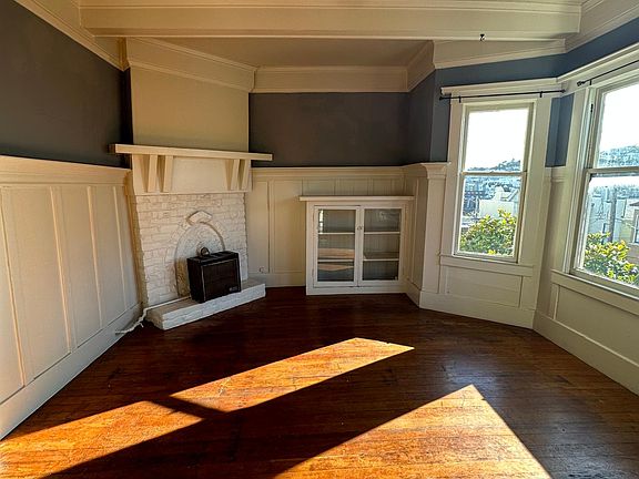 2nd image of 899 Oak St APT 6