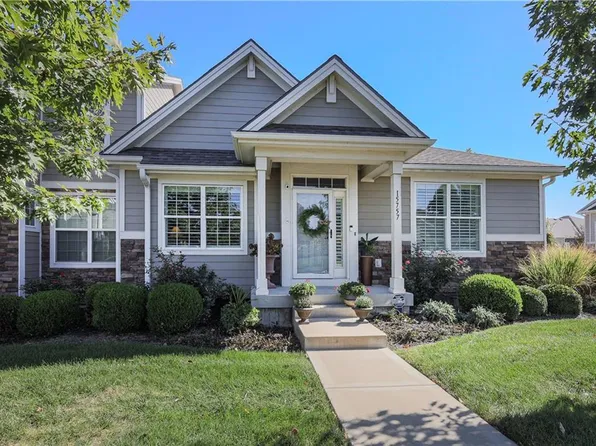 15757 Foster St, Overland Park, KS 66223