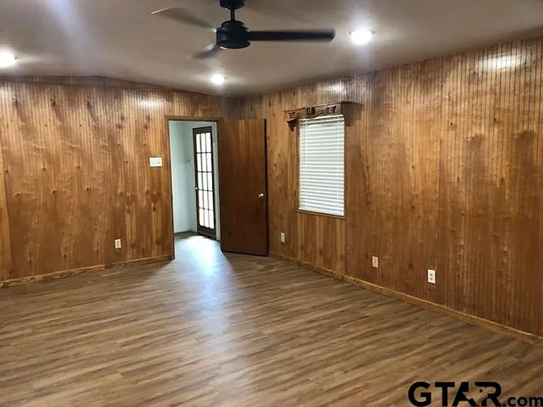 818 Howard St — Photo 3