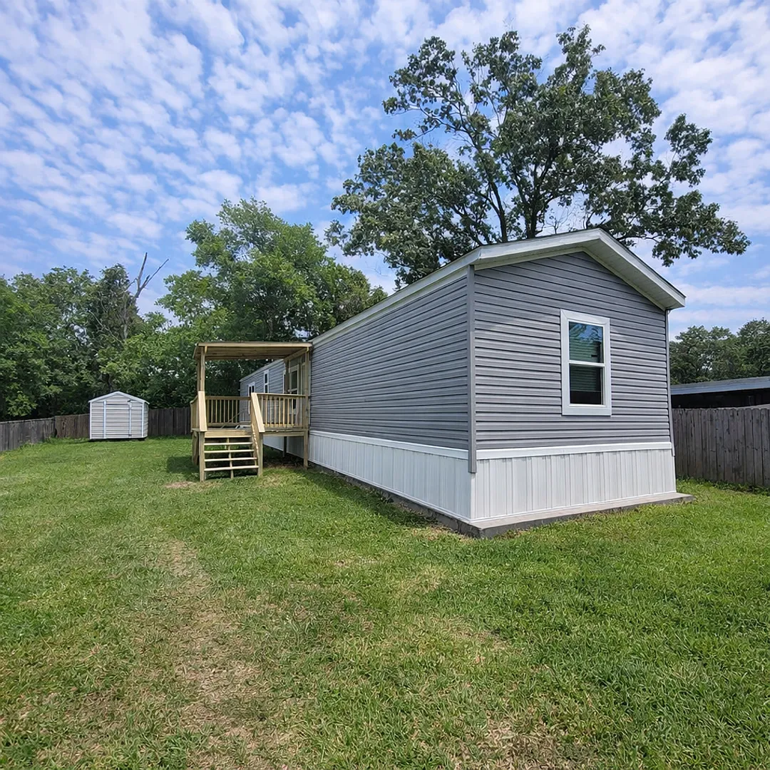 3 Bedroom Trailer in Abbeville — Photo 1