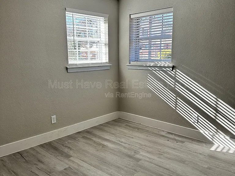 347 4th St SE #3A — Photo 7