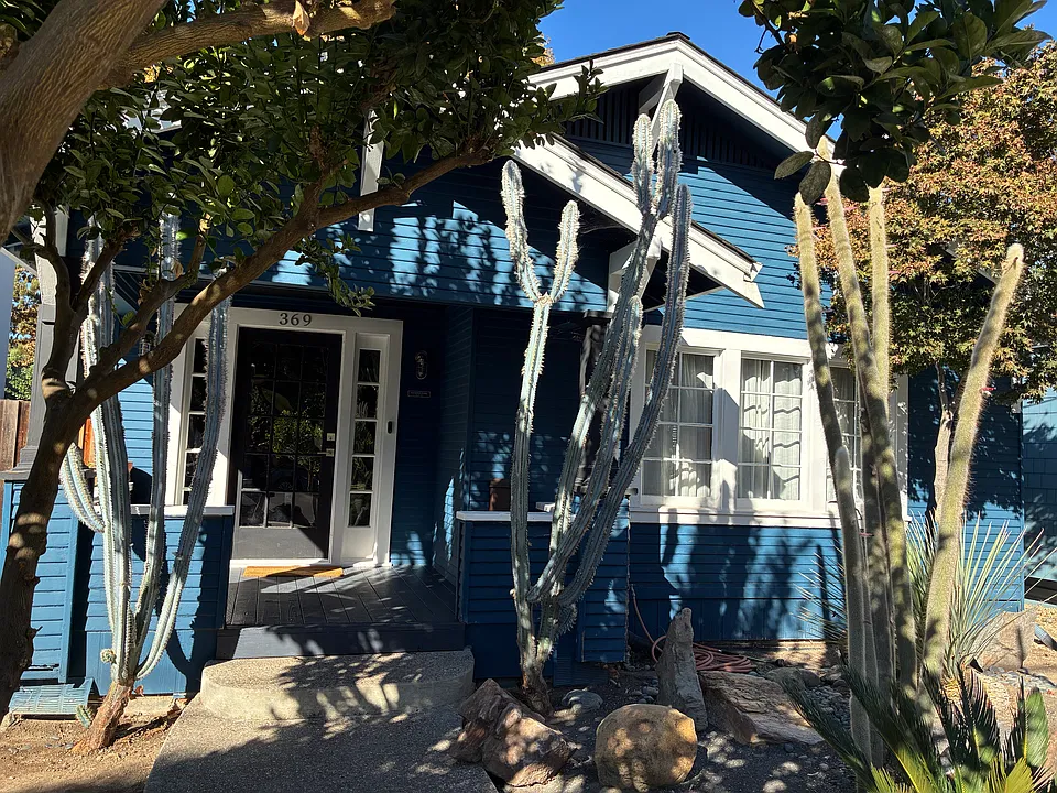369 Hull Ave