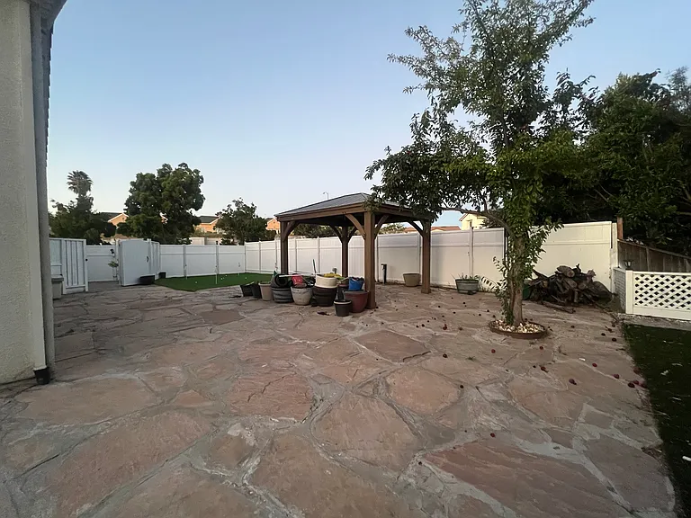901 Hillock Ct — Photo 32