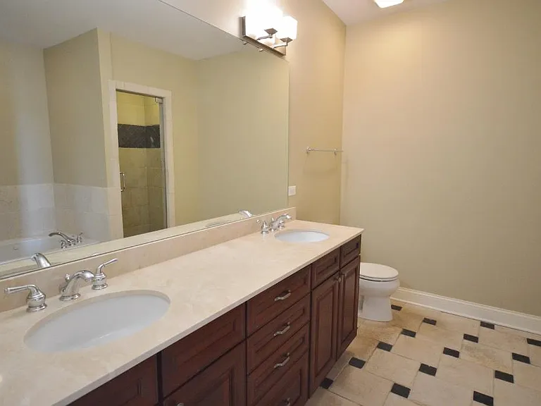 3355 N Clark St #2N — Photo 9