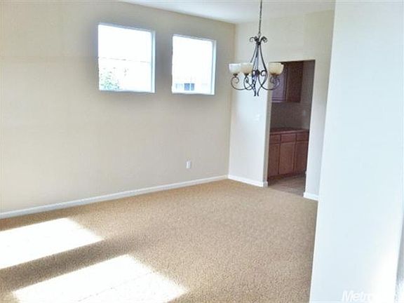 3rd image of 963 Athens Ct