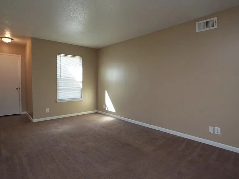 StoneBrook Apartments — Photo 9