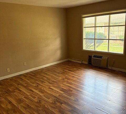5th image of 2103 Eggleston Rd #2105