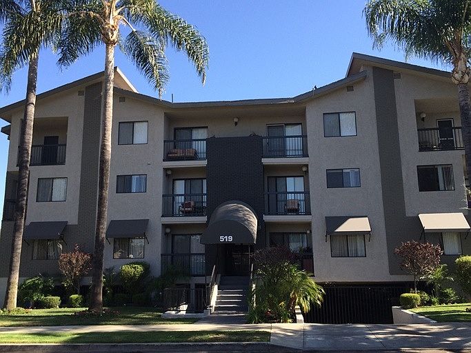 1st image of 519 Palm Dr APT 5