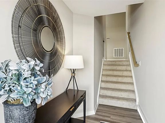 3rd image of 693 Olivia St