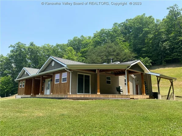 50 Quaker Ln, Elkview, WV 25071