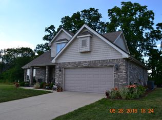 809 Apple Valley Dr, Centerville, IN 47330